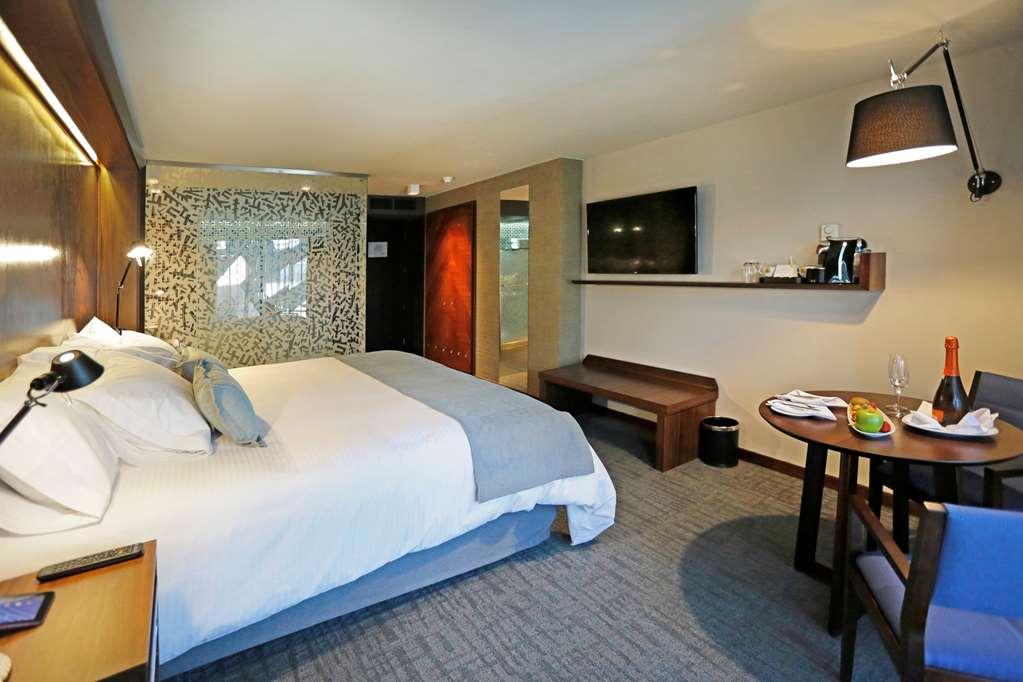 Hotel Cumbres Lastarria Σαντιάγκο Δωμάτιο φωτογραφία A room at the hotel