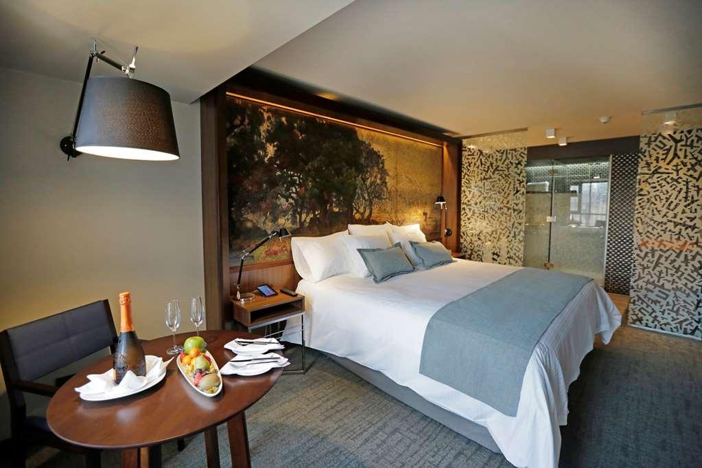 Hotel Cumbres Lastarria Σαντιάγκο Δωμάτιο φωτογραφία A room at the hotel
