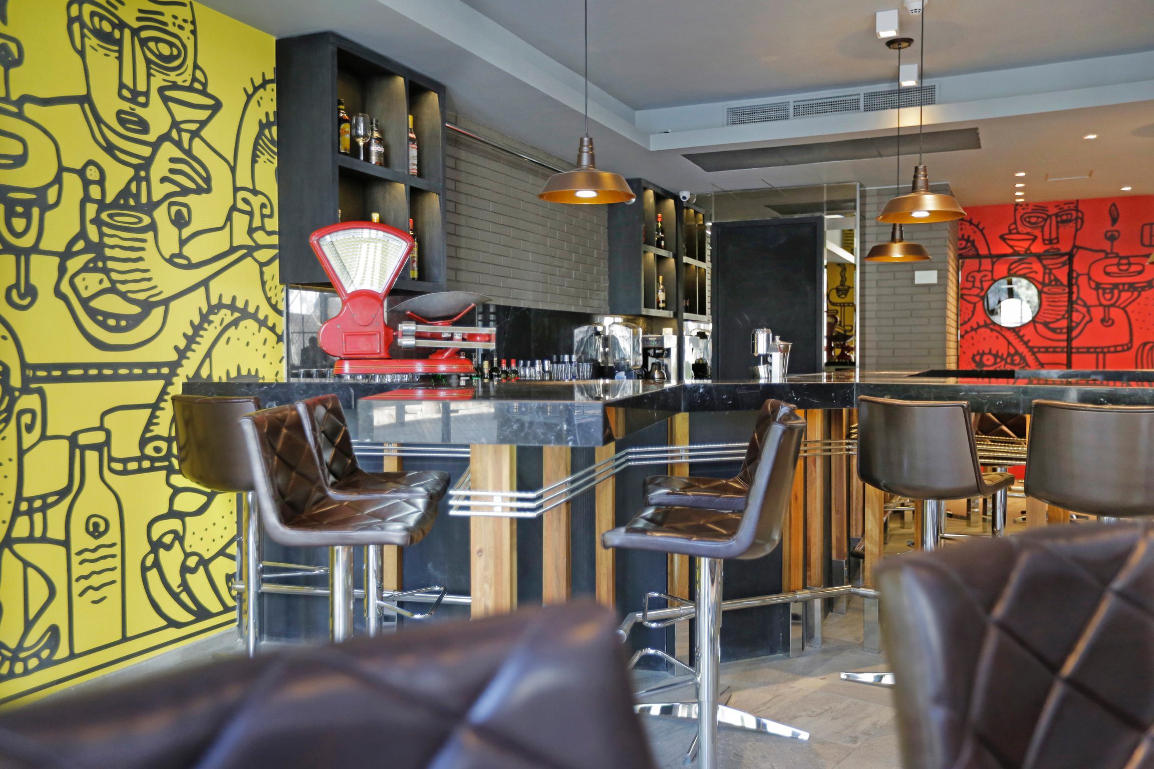 Hotel Cumbres Lastarria Σαντιάγκο Εξωτερικό φωτογραφία Interior of a typical Costa Coffee shop