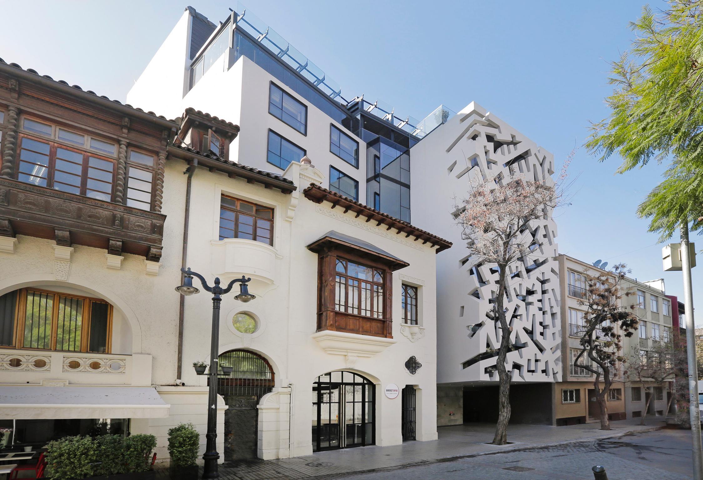 Hotel Cumbres Lastarria Σαντιάγκο Εξωτερικό φωτογραφία The building of the museum