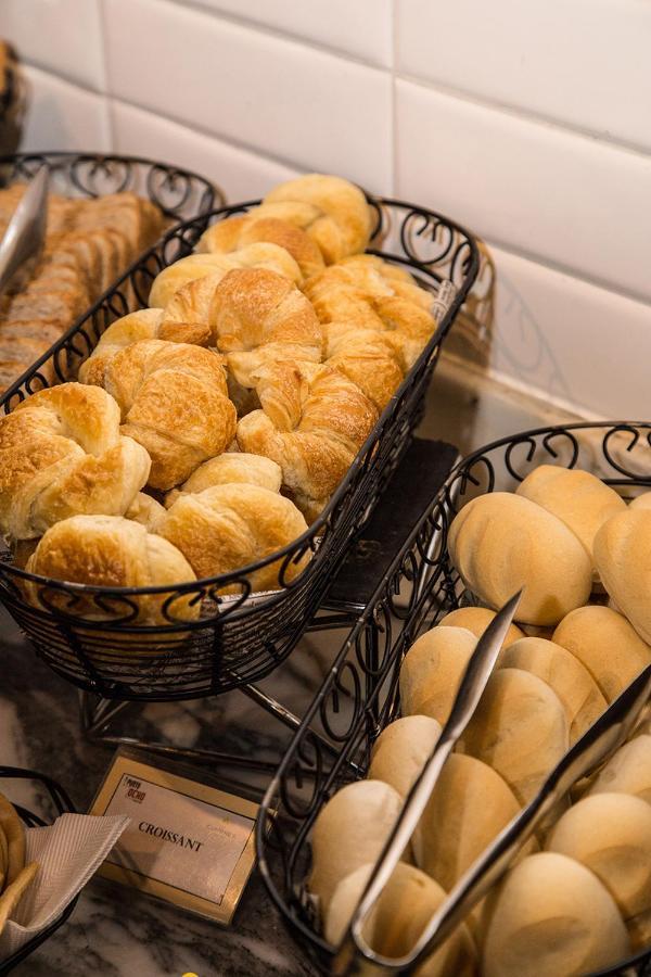 Hotel Cumbres Lastarria Σαντιάγκο Εξωτερικό φωτογραφία Buns at a bakery