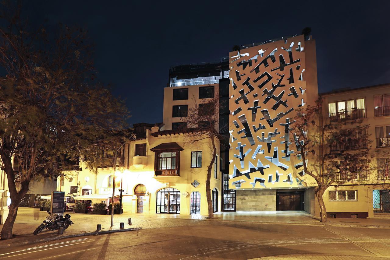 Hotel Cumbres Lastarria Σαντιάγκο Εξωτερικό φωτογραφία The building at night