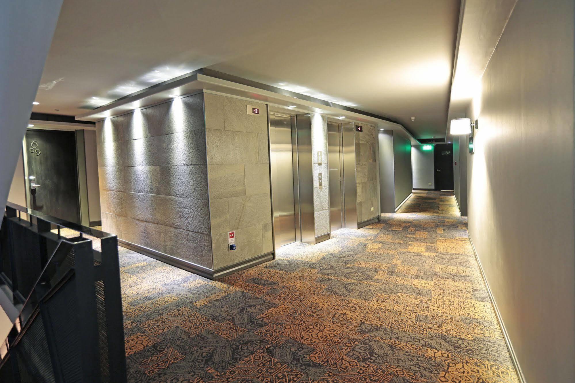 Hotel Cumbres Lastarria Σαντιάγκο Εξωτερικό φωτογραφία The elevators at the 10th floor