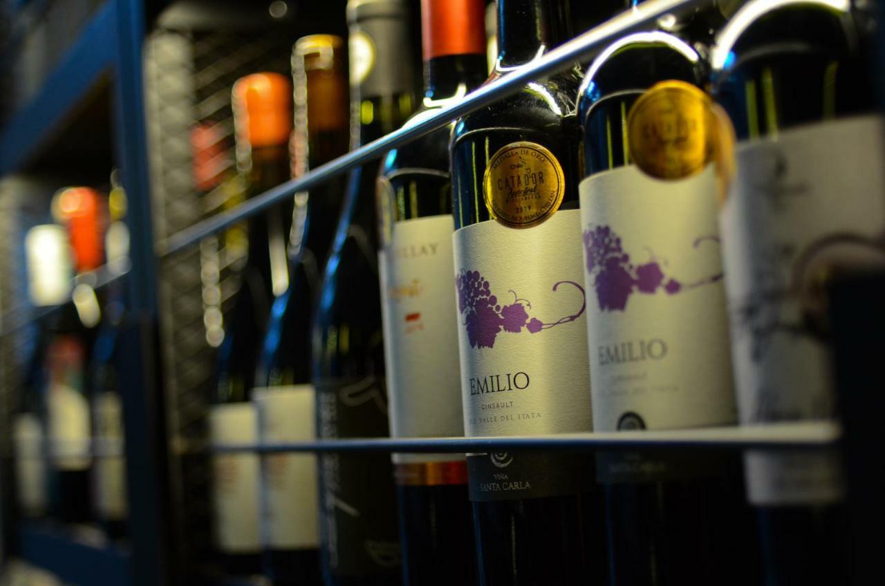 Hotel Cumbres Lastarria Σαντιάγκο Εξωτερικό φωτογραφία A wine rack